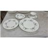 Image 8 : Royal Doulton Millefleur H.4953 Fine Bone China Dinnerware Set, 50 and More Pieces