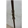Image 4 : Vintage Cast Metal Bridge Arm Floor Lamp with Hand-Painted Milk Glass Shade, Circa 1920s-1940s