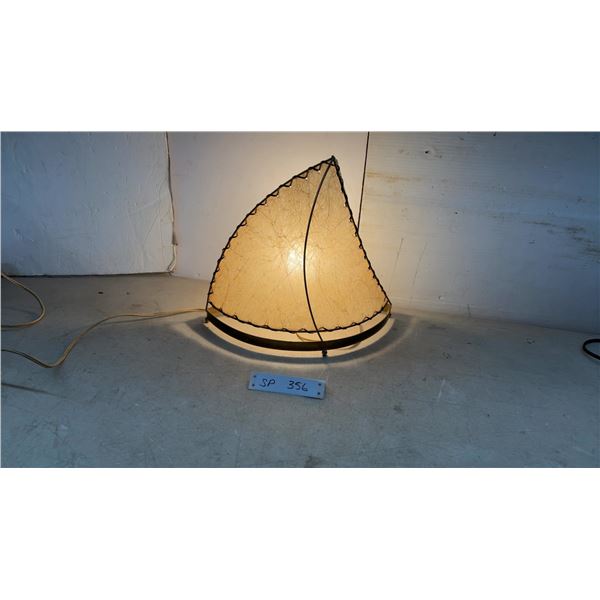 Mid-Century Modern Sail-Shaped Table Lamp with Fiberglass Shade and Brass Frame, 1950s, 12 1/2" H