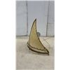 Image 5 : Mid-Century Modern Sail-Shaped Table Lamp with Fiberglass Shade and Brass Frame, 1950s, 12 1/2" H