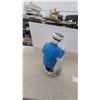 Image 5 : Solar-Powered Garden Statue of Sea Captain with Dog and Lantern 16"