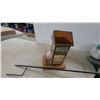 Image 2 : Stained Glass Bird Feeder on Metal Stand and Solar Flower Garden Stake Light