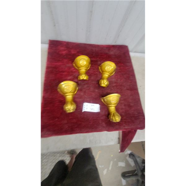 Set of Four Gold-Finished Clawfoot Bathtub Feet with Embossed Detail, Model E3743