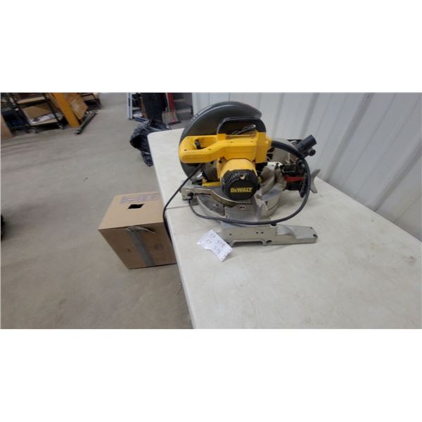DeWalt DW713 10" Compound Miter Saw