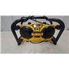 Image 2 : DeWalt Jobsite Radio with Roll Cage, Dual Speakers, and Digital Tuner