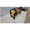 Image 5 : DeWalt Jobsite Radio with Roll Cage, Dual Speakers, and Digital Tuner