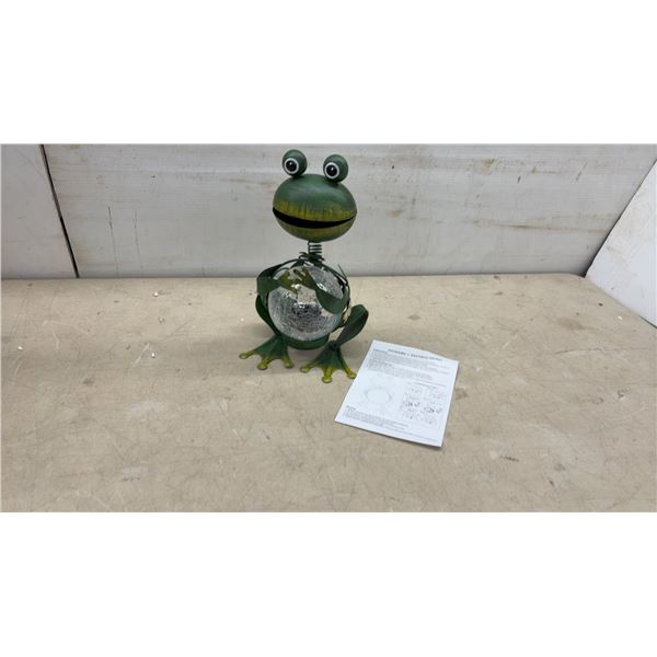 Metal Solar-Powered Bobblehead Frog Garden Statue with Crackle-Glass LED Sphere
