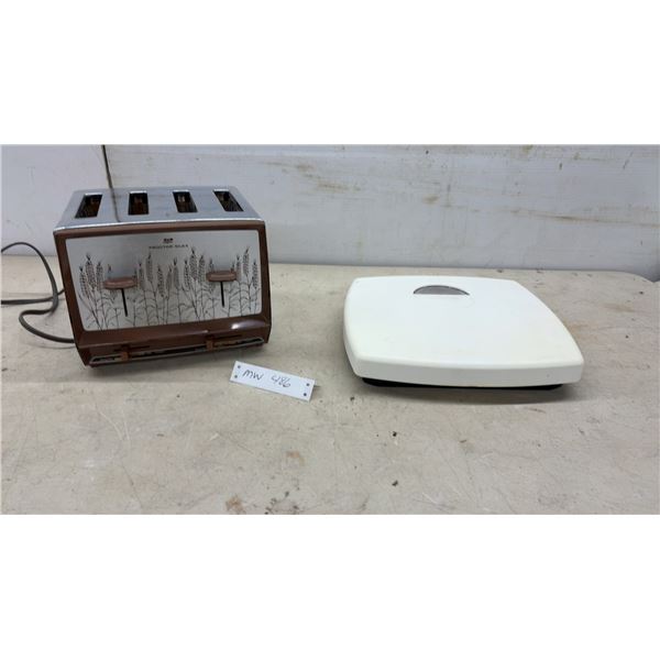 Vintage 1970s SCM Proctor-Silex Four-Slice Toaster with Wheat Design and Bathroom Scale