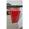 Image 4 : Frigidaire Mini Retro Two-Door Refrigerator with Top Freezer in Red 42 x 20 x 19"
