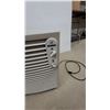 Image 2 : Kenmore 38 Portable Dehumidifier with Dual Rotary Controls