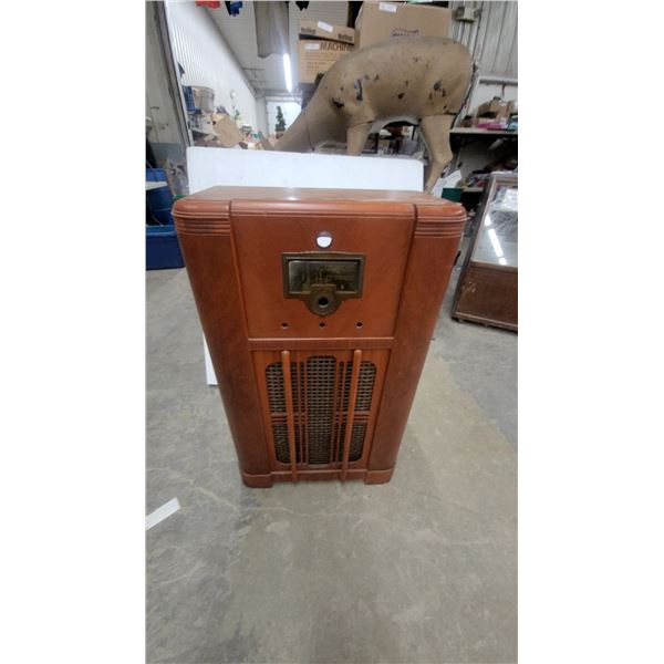 Vintage 1930s Console Tube Radio with Airplane Dial and Decorative Speaker Grille