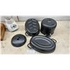 Image 5 : Oster Blender, Wooden Knife Block, Black Stockpot, Roasting Pan, Kettle, and More