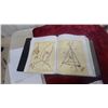 Image 3 : Staples Black Three-Ring Binder with Collection of Natural History Bird and Botanical Prints