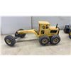 Image 4 : Tonka Pressed Steel Motor Grader and Front End Loader Construction Toys, 1960s-1970s