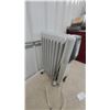Image 2 : Black+Decker HOFR100 Oil-Filled Radiator Heater with Digital Display and Caster Wheels