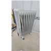 Image 3 : Black+Decker HOFR100 Oil-Filled Radiator Heater with Digital Display and Caster Wheels