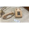Image 5 : Lot of Three Vintage AT&T and Western Electric 2500 Series Touch-Tone Desk Telephones 1970s-1980s