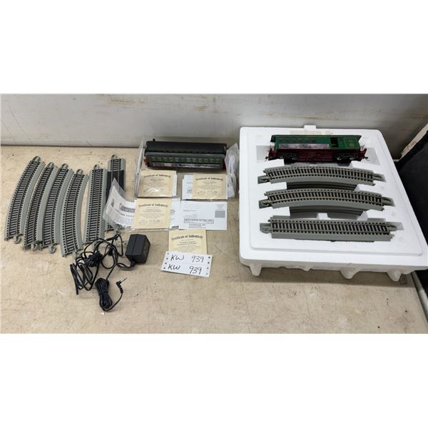 2 Hawthorne Village Thomas Kinkade Christmas Express Train Cars with Track and More
