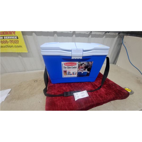 Rubbermaid The Slim Cooler 13-Quart Blue and White Cooler with Shoulder Strap