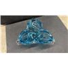 Image 5 : Chalet Canada Hand-Blown Art Glass Tri-Lobe Swirl Bowl in Clear and Blue Glass
