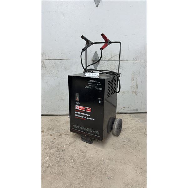 MotoMaster 40/2/200 Amp 12-Volt Engine Starter Battery Charger Model 11-9998-6