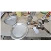 Image 4 : Vintage Kitchen Collectibles: Flour Sifter, Tin Canisters, Baking Pans, Cookie Cutters, and More