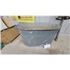 Image 3 : Antique Cast Iron Hand Water Pump on Galvanized Pipe and Galvanized Oval Tub