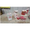 Image 4 : Coca-Cola Polar Bear with Vending Machine Ceramic Cookie Jar and Glasses Budweiser and Coke
