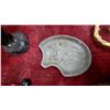 Image 8 : Vintage Ceramic Bust Figurines, Gold Leaf Dishes, Pewter Plaque, and More Panther Ornaments