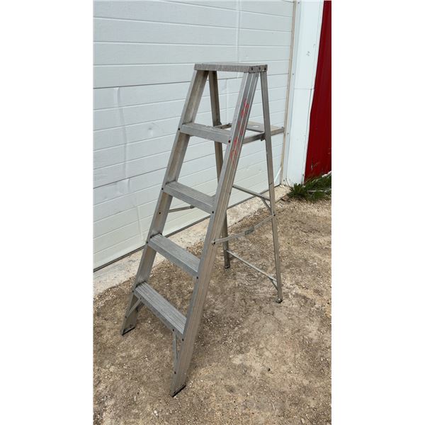 Aluminum 4-1/2Foot A-Frame Folding Step Ladder
