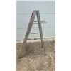 Image 3 : Aluminum 4-1/2Foot A-Frame Folding Step Ladder
