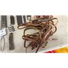Image 3 : Clipper Belt Lacing Kit with Wooden Box, Mallet, Pliers, and More
