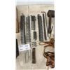 Image 4 : Clipper Belt Lacing Kit with Wooden Box, Mallet, Pliers, and More