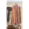 Image 5 : Clipper Belt Lacing Kit with Wooden Box, Mallet, Pliers, and More