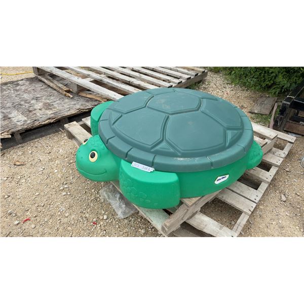 Little Tikes Turtle Sandbox / Pool with Shell-Shaped Lid