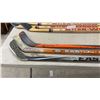 Image 7 : 10 Right Hockey Sticks: Sher-Wood, Easton Synergy HTX, Bauer Nexus N2700, Reebok 18K, and More