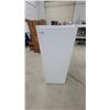 Image 1 : Kenmore White Upright Freezer 55 x 22 x 22"