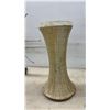 Image 2 : Starburst Desk Clock on Black Marble Style Base and Ceramic Flared Vase with Star Motif Rim