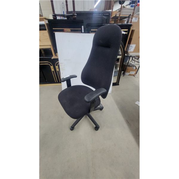 Håg Tribute 9030 High-Back Ergonomic Office Chair in Black Fabric with Adjustable Armrests
