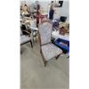 Image 2 : Set of Six Upholstered Wooden Dining Chairs with Two Captain's Chairs