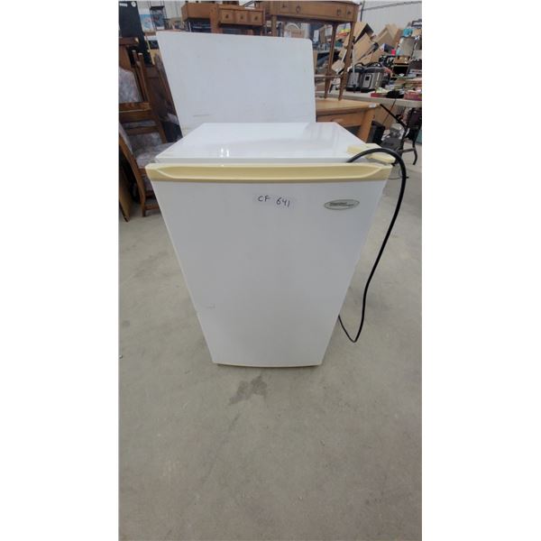 Danby Designer DCR017B1WM Danby 1.7 Cubic Foot Compact Refrigerator with Freezer Compartment