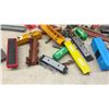 Image 5 : Model HO Train Accessories: Transformers, Buildings, Tracks, Cars and More