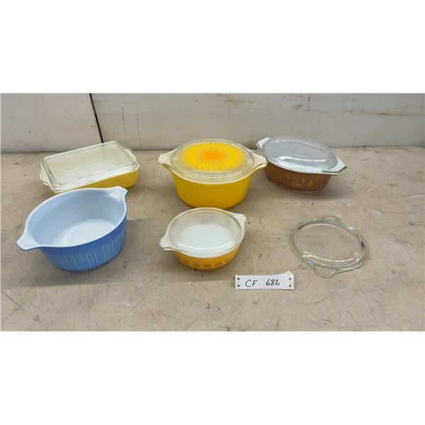 5 Pyrex Casserole Dishes, Lids & Refrigerator Dish