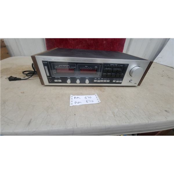 Realistic STA-2500 Digital Synthesized AM/FM Stereo Receiver