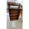 Image 5 : Antique Oak Four-Shelf Open Bookcase with Mirrored Hutch Top and Carved Scrollwork 70 x 43 x 13"