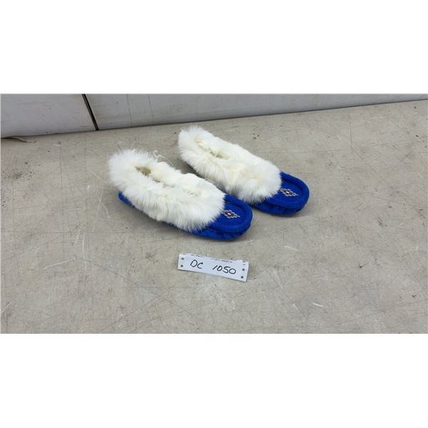 Blue Genuine Leather Fur-Trimmed Beaded Moccasin Slippers, Ladies 8 / Mens 6, Made in Canada