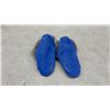 Image 2 : Beaded Floral Moccasins with Fur Trim and Blue Suede Soles, Child's Size, Sole Measures 7 3/4"