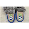 Image 3 : Beaded Floral Moccasins with Fur Trim and Blue Suede Soles, Child's Size, Sole Measures 7 3/4"