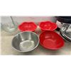 Image 4 : Stainless Steel Mixing Bowls, 2 Glass Ribbed Bowl, Red Plastic Bowls and More