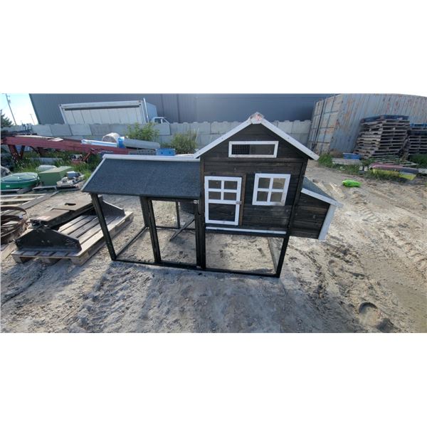 Fancy Chicken Coop - Total Size 57 x 89 x 33"
